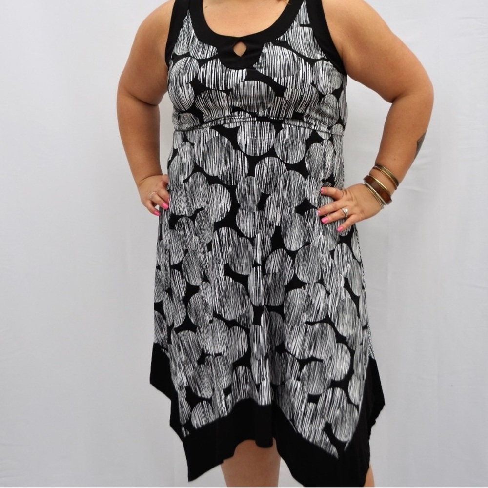 Elie McCarthy black‎ white handkerchief dress size 3XL